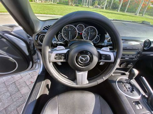Used 2006 MAZDA MX-5 Miata Grand Touring RWD image 7