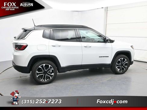 Used 2022 Jeep Compass Limited image 14