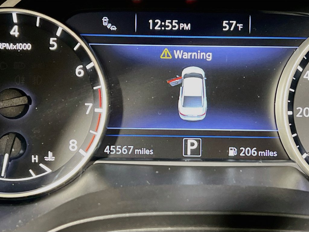 Used 2016 Nissan Maxima Platinum w/ Interior Lighting Package FWD image 11