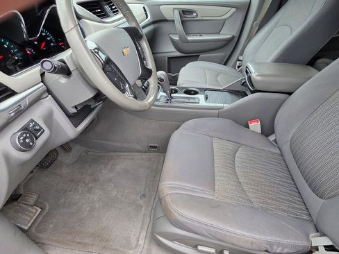Used 2016 Chevrolet Traverse LT w/ Style and Technology Package FWD image 7