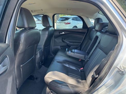 Used 2014 Ford Focus SE w/ Equipment Group 201A FWD image 12