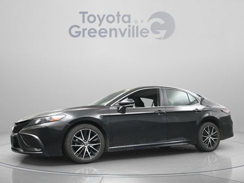 Used 2024 Toyota Camry SE image 2