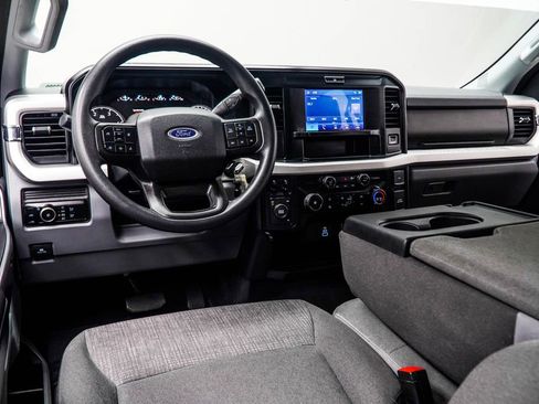 Used 2025 Ford F250 XLT AWD/4WD image 5