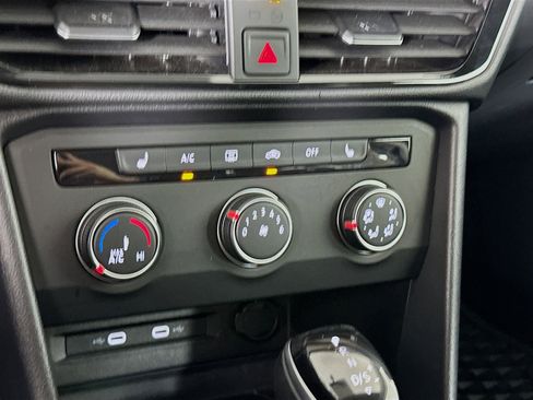 Used 2022 Volkswagen Taos SE image 23