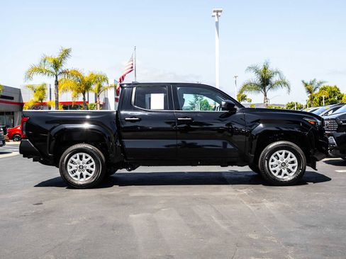 Used 2025 Toyota Tacoma SR w/ SR Upgrade Package AWD/4WD image 14