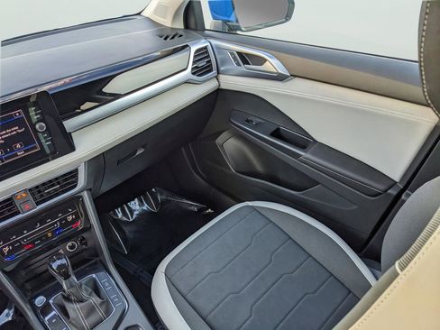 New 2026 Volkswagen Taos SE FWD image 17