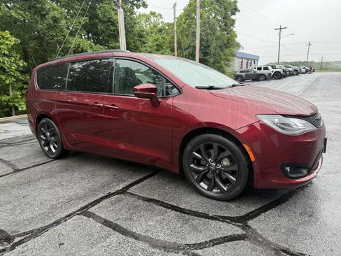 Used 2020 Chrysler Pacifica Limited FWD image 5