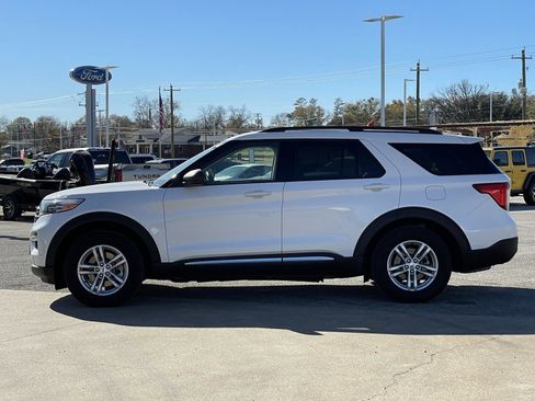 Used 2022 Ford Explorer XLT image 4