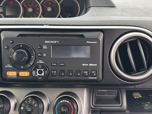 Used 2012 Scion xB FWD image 13