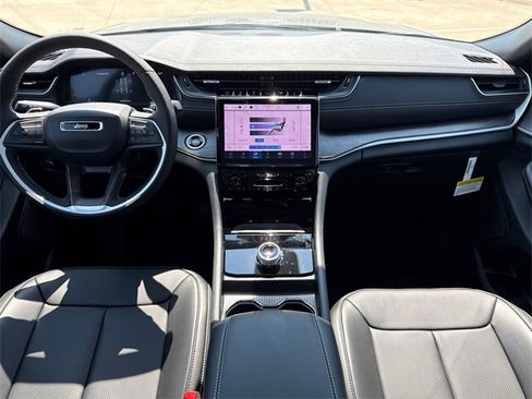 New 2025 Jeep Grand Cherokee Limited w/ Luxury Tech Group II image 13