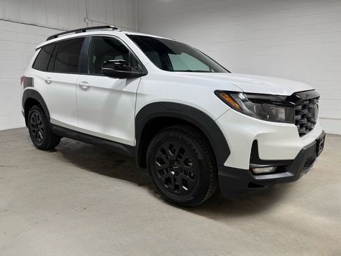 Used 2022 Honda Passport TrailSport image 3