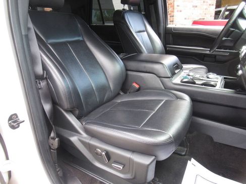Used 2019 Ford Expedition XLT w/ Equipment Group 202A AWD/4WD image 6