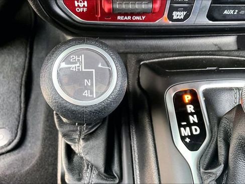 Used 2025 Jeep Wrangler Unlimited Rubicon AWD/4WD image 15