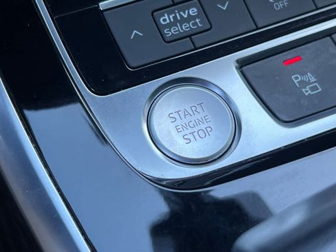 Used 2019 Audi Q8 Premium Plus w/ Premium Plus AWD/4WD image 24