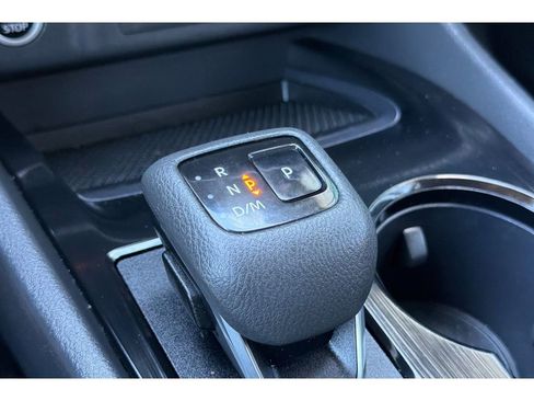 Used 2023 Nissan Rogue S AWD/4WD image 22