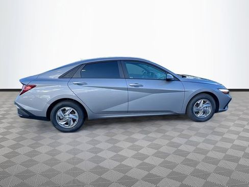 New 2026 Hyundai Elantra SE FWD image 8