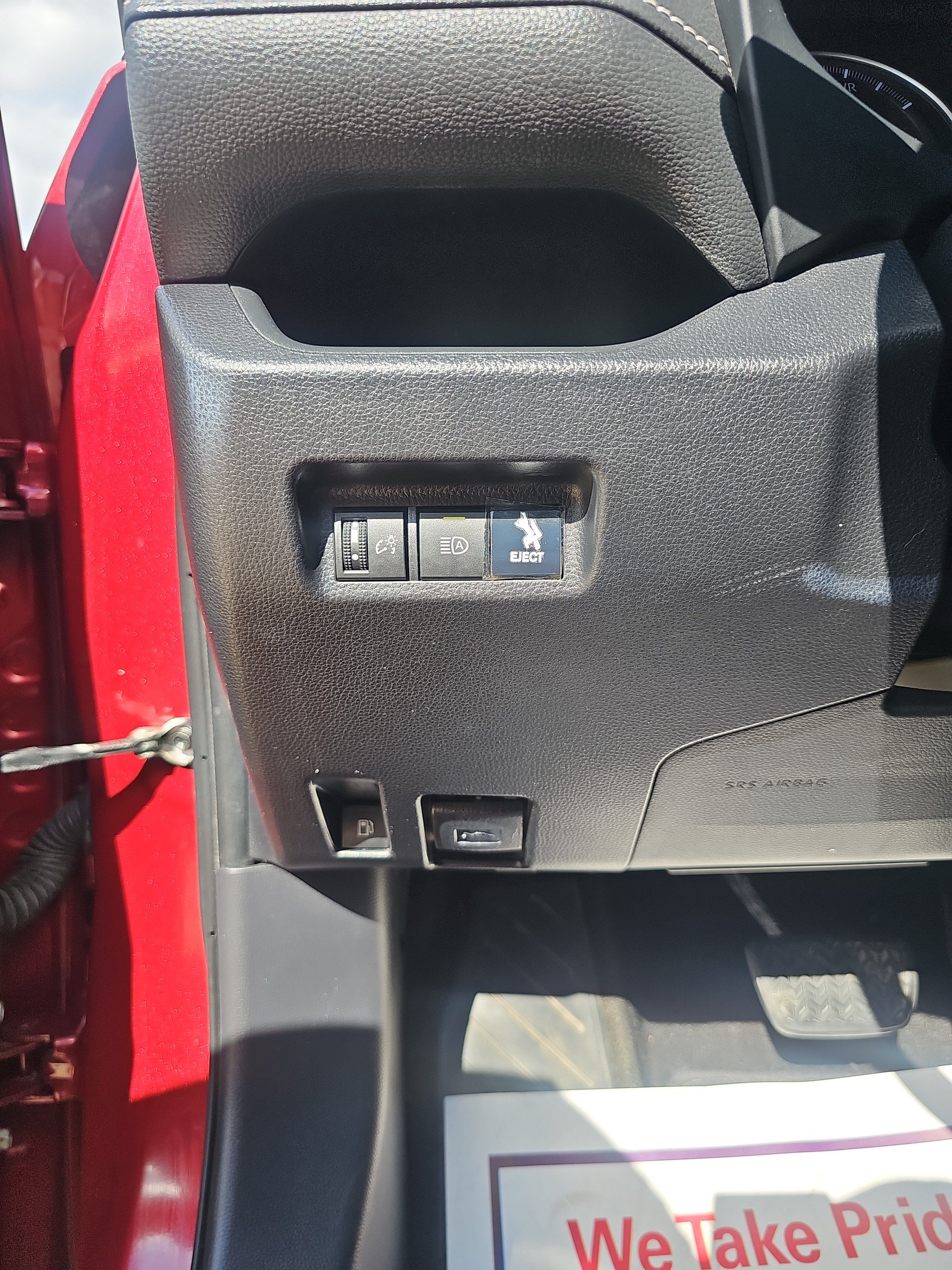 Used 2019 Toyota RAV4 LE w/ Carpet Mat Package AWD/4WD image 22