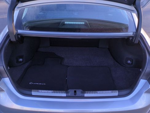 Certified 2024 Lexus ES 300h w/ Premium Package image 32