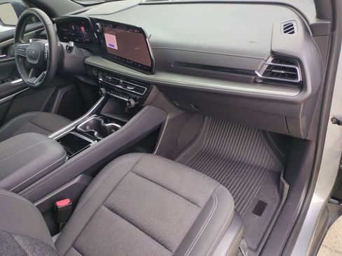 Used 2024 Chevrolet Traverse LT w/ Midnight/Sport Edition FWD image 38