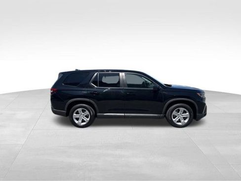 Used 2023 Honda Pilot LX image 9