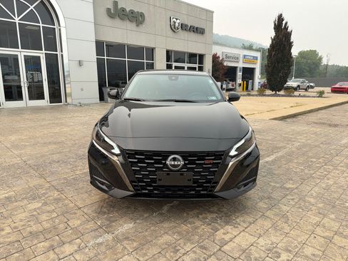Used 2025 Nissan Altima 2.5 SR AWD/4WD image 3