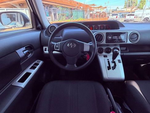 Used 2009 Scion xB FWD image 27
