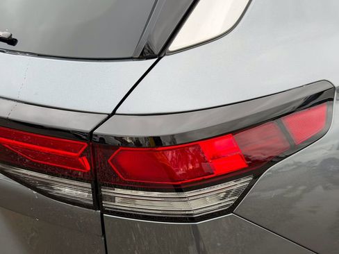 New 2026 Volkswagen Tiguan SE image 7