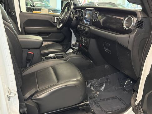 Used 2020 Jeep Wrangler Unlimited Sahara AWD/4WD image 8