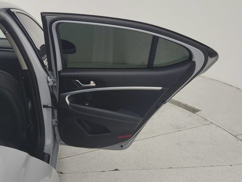 Used 2019 Genesis G70 2.0T Advanced RWD image 38
