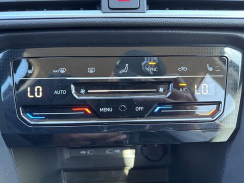 New 2026 Volkswagen Taos SE FWD image 28