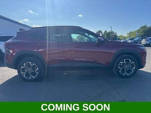 Used 2024 Chevrolet Trax LT FWD image 1