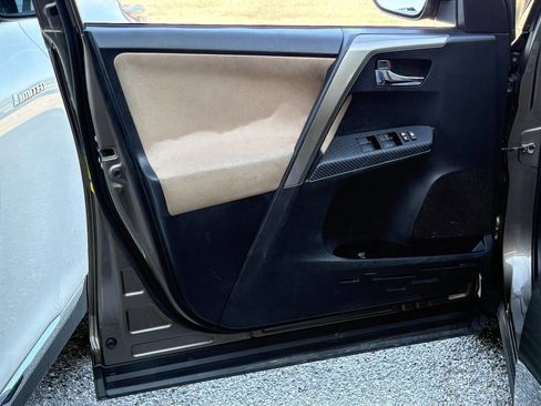 Used 2015 Toyota RAV4 XLE FWD image 30