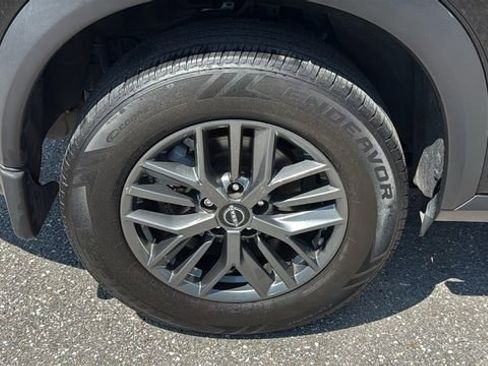 Used 2023 Nissan Rogue S image 10