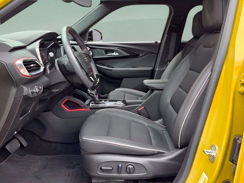 Used 2023 Chevrolet TrailBlazer RS w/ Convenience Package FWD image 9