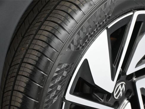 Used 2025 Volkswagen Atlas SE AWD/4WD image 17
