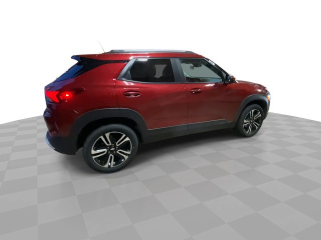 Used 2024 Chevrolet TrailBlazer LT w/ LT Cold Weather Package AWD/4WD image 2