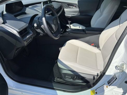 Used 2024 Toyota Prius XLE FWD image 18