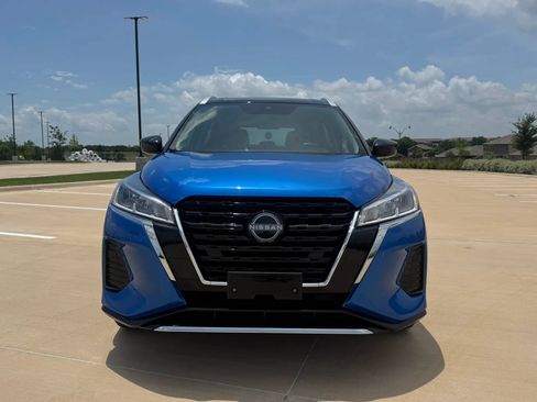 Used 2023 Nissan Kicks SV FWD image 2