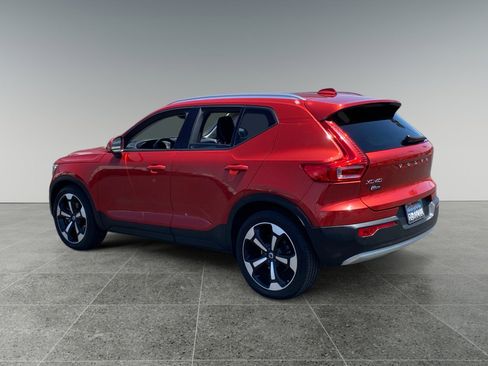 Used 2019 Volvo XC40 T4 Momentum FWD image 3