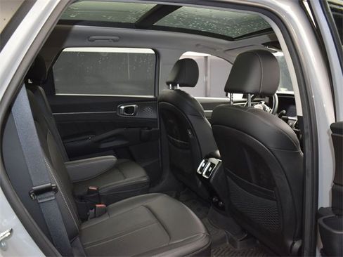 Certified 2023 Kia Sorento SX image 12
