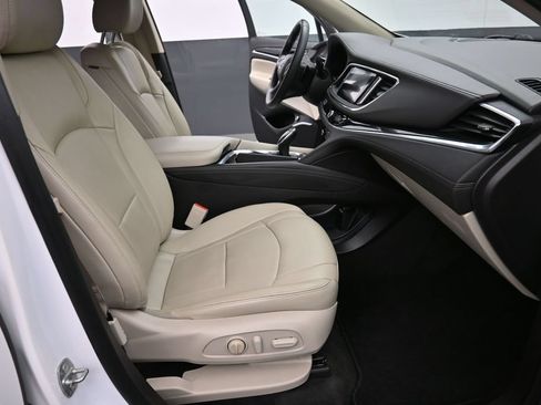Used 2019 Buick Enclave Essence FWD image 16