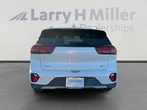Used 2022 Kia Niro EX Premium image 4