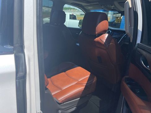 Used 2020 Cadillac Escalade ESV Premium Luxury RWD image 11