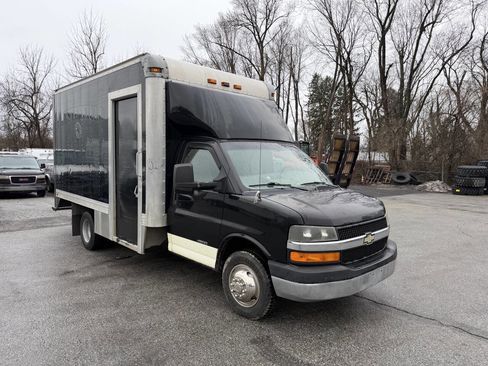 Used 2012 Chevrolet Express 4500 4500 2dr Commercial/Cutaway/Ch image 3