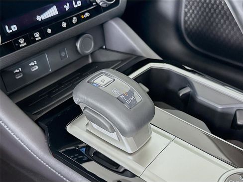 New 2025 Mitsubishi Outlander SE image 17