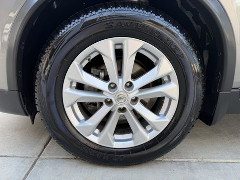 Used 2015 Nissan Rogue SV FWD image 17