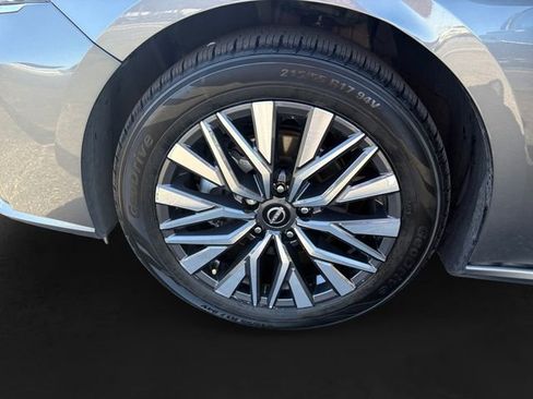 Used 2025 Nissan Altima 2.5 SV FWD image 11