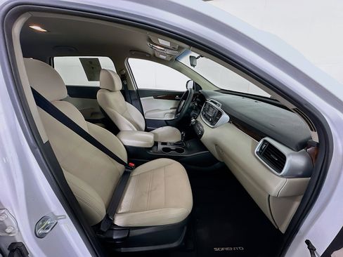 Used 2017 Kia Sorento LX image 31