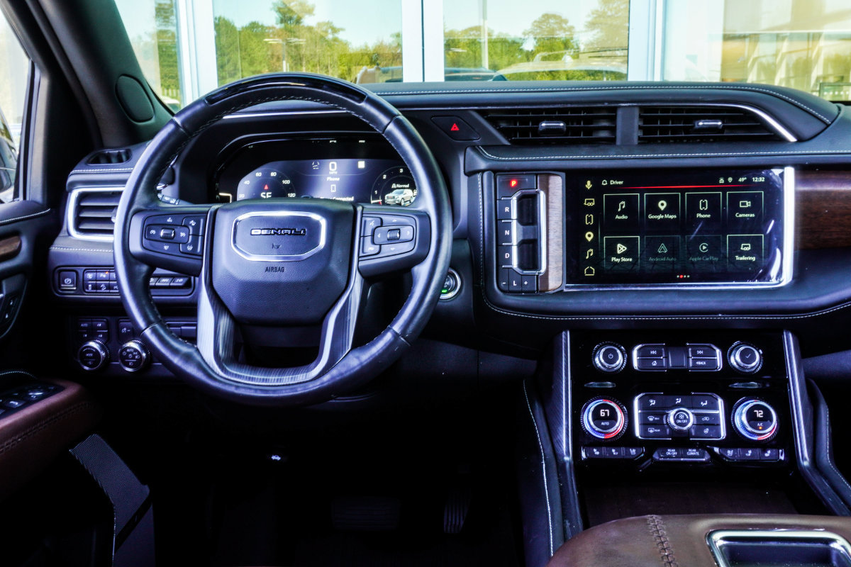 Used 2023 GMC Yukon Denali Ultimate AWD/4WD image 18