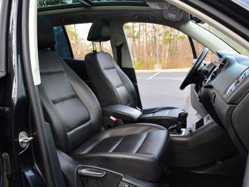 Used 2017 Volkswagen Tiguan Wolfsburg Edition image 17